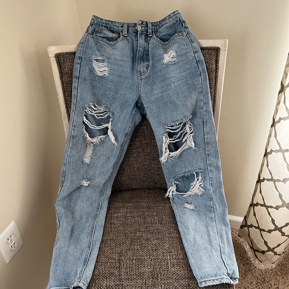 PrettyLittle Thing Mom Jeans - Picture 2 of 4